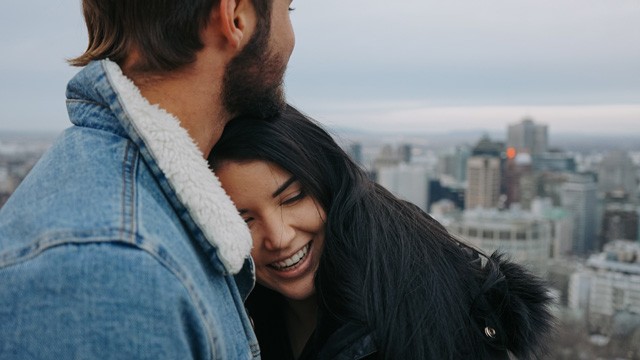 Chico y chica en Montreal